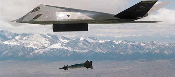 Американский самолет F-177 в ходе операции в Югославии - Sputnik Латвия