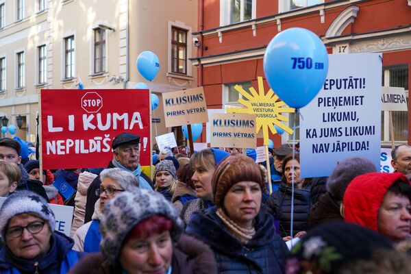 Затишье перед бурей: педагоги Латвии готовятся к войне Затишье перед бурей: педагоги Латвии готовятся к войне - Sputnik Латвия