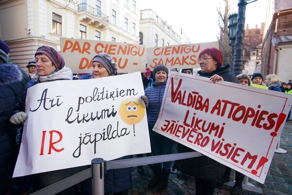 Акция протеста Латвийского профсоюза работников образования и науки с требованием выполнения ранее утвержденного графика повышения зарплат - Sputnik Латвия