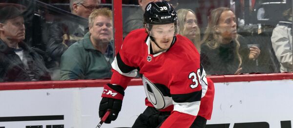 Латвийский хоккеист Оттавы Сенаторс Рудольфс Балцерс в матче 14 марта 2019 года против Сент-Луис - Sputnik Латвия