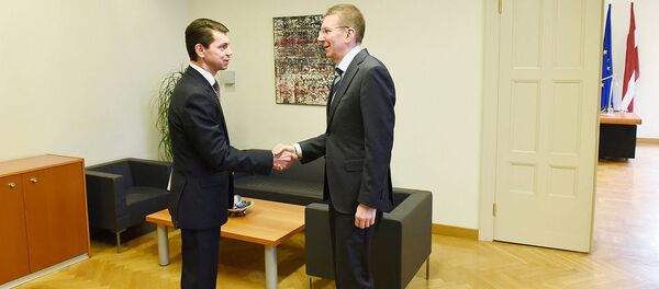 Latvijas ārlietu ministrs Edgars Rinkēvičs un Ukrainas vēstnieks Latvijā Oleksandrs Miščenko Latvijas ārlietu ministrs Edgars Rinkēvičs un Ukrainas vēstnieks Latvijā Oleksandrs Miščenko - Sputnik Latvija