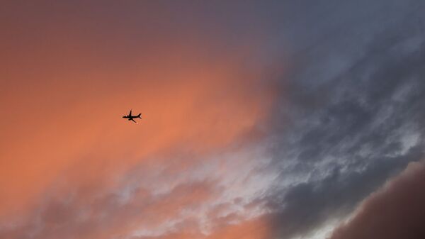 Силуэт самолета А320 на закате  - Sputnik Латвия