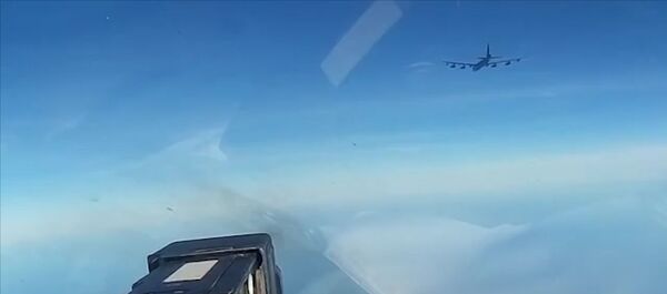 Сопровождение бомбардировщика США над Балтикой. Кадры Минобороны - Sputnik Латвия