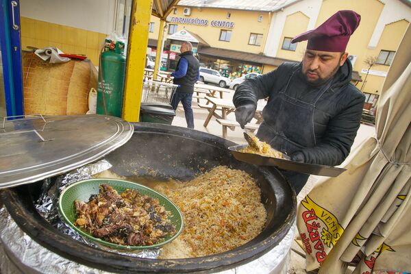 Вкус солнечного Узбекистана: такого в Риге еще не пробовали Вкус солнечного Узбекистана: такого в Риге еще не пробовали - Sputnik Латвия