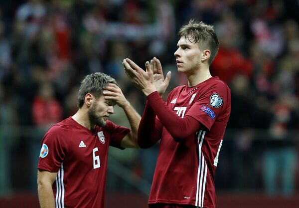 Сборная Латвии по футболу в Варшаве держалась 75 минут - Sputnik Латвия