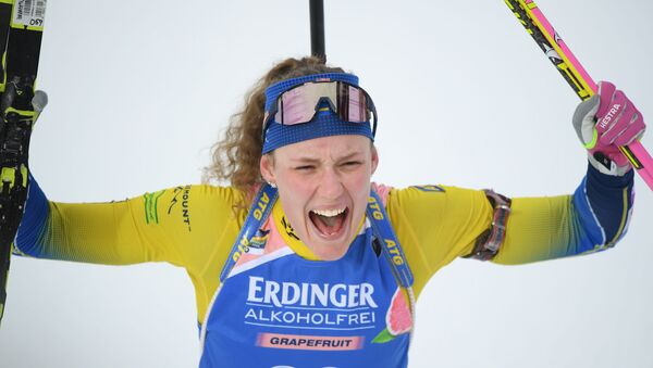 Ханна Эберг (Швеция) после финиша индивидуальной гонки среди женщин на чемпионате мира по биатлону в шведском Эстерсунде. - Sputnik Латвия
