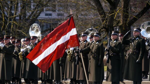 Солдаты роты почетного караула штабного батальона Национальных вооруженных сил Латвии - Sputnik Латвия