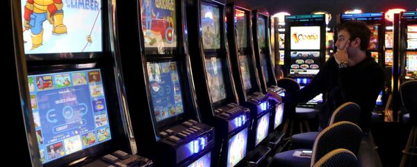 В зале игровых автоматов В зале игровых автоматов - Sputnik Latvija