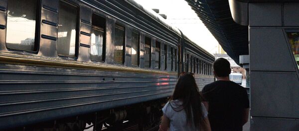 Поезд на железнодорожном вокзале в Киеве - Sputnik Латвия