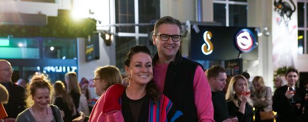 Депутат Сейма Мартиньш Бондарс с супругой Иевой - Sputnik Latvija