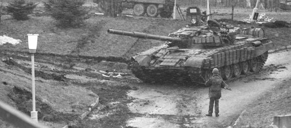 События в Вильнюсе 11— 13 января 1991 года.  Военная техника у вильнюсской телебашни. - Sputnik Латвия