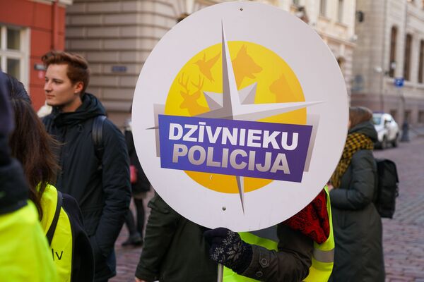 Звери тоже люди: защитники животных у здания Сейма - Sputnik Латвия