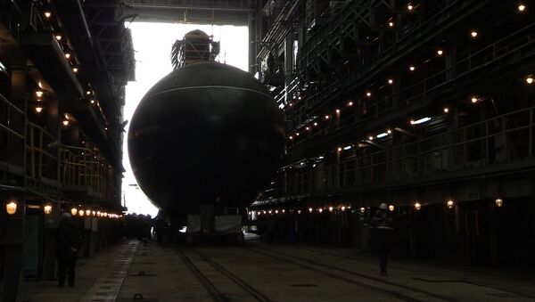 Кадры спуска на воду первой подлодки для Тихоокеанского флота РФ - Sputnik Latvija
