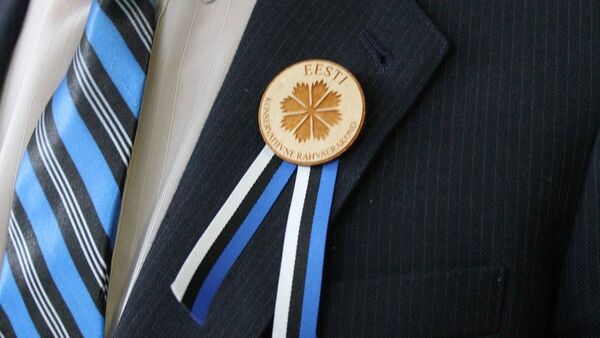 Значок с символикой Консервативной партии Эстонии (EKRE) - Sputnik Латвия