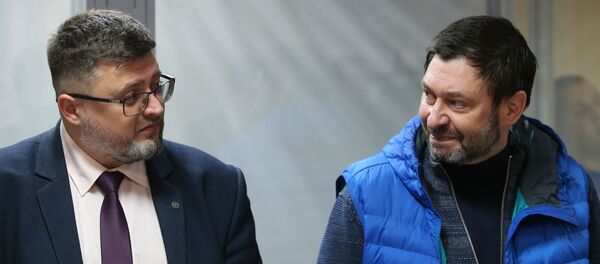 Адвокат Андрей Доманский (слева) и руководитель портала РИА Новости Украина Кирилл Вышинский, архивное фото - Sputnik Латвия