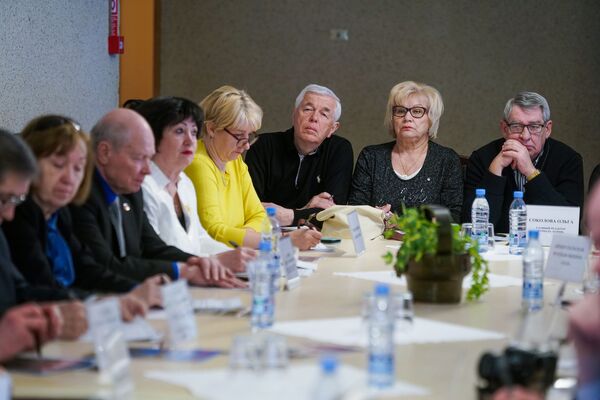 Россия ждет латвийцев: тысячи вакансий и бонусы для переселенцев - Sputnik Латвия