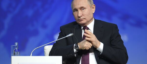Президент РФ Владимир Путин на пленарном заседании V Международного арктического форума Арктика – территория диалога в Санкт-Петербурге Президент РФ Владимир Путин на пленарном заседании V Международного арктического форума Арктика – территория диалога в Санкт-Петербурге - Sputnik Latvija