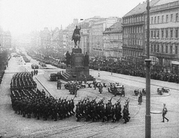 Гитлеровские войска на Вацлавской площади Праги, 1939 год - Sputnik Латвия
