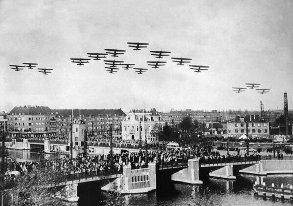 Самолеты в небе над Нидерландами во время Второй мировой войны, 1939 год - Sputnik Латвия