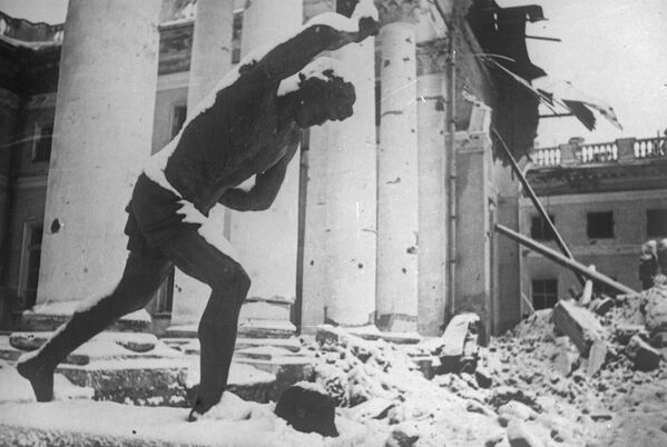 Развалины Александровского дворца в городе Пушкине, 1941-1945 года - Sputnik Латвия