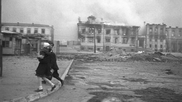 На Вокзальной площади Сталинграда во время налета немецкой авиации во время Великой Отечественной войны, 1942 год - Sputnik Latvija