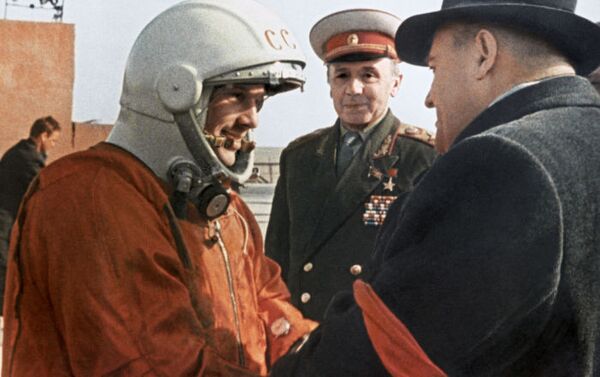Galvenā konstruktora Sergeja Koroļova pēdējie ceļavārdi Jurijam Gagarinam pirms starta - Sputnik Latvija