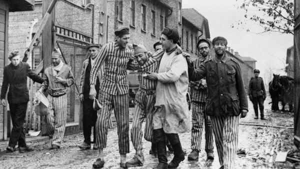 Освобождение советскими войсками узников немецко-фашистского концлагеря Аушвиц-Биркенау - Освенцим - Sputnik Latvija