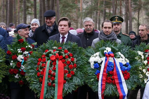 Светлая память мученикам Саласпилса: кладбище, забытое Латвией, но не Россией - Sputnik Латвия