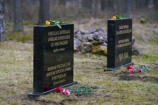 Светлая память мученикам Саласпилса: кладбище, забытое Латвией, но не Россией - Sputnik Латвия