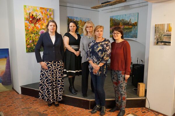 ИнтРига и ее весенние художницы: как эмоции оживают на холсте - Sputnik Латвия