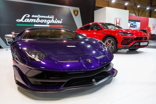 Рев моторов на всю столицу: в зале Кипсала открылась выставка Авто-2019 - Sputnik Латвия