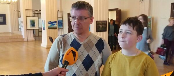 Латвийцы оценивают Тотальный диктант по русскому Латвийцы оценивают Тотальный диктант по русскому - Sputnik Latvija