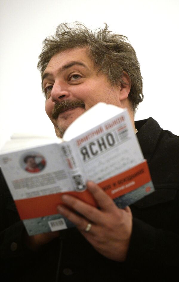 Писатель Дмитрий Быков госпитализирован: выступления в Риге не будет - Sputnik Латвия