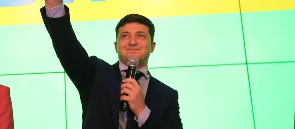 Кандидат в президенты Украины, актер Владимир Зеленский в своем избирательном штабе в Киеве - Sputnik Latvija
