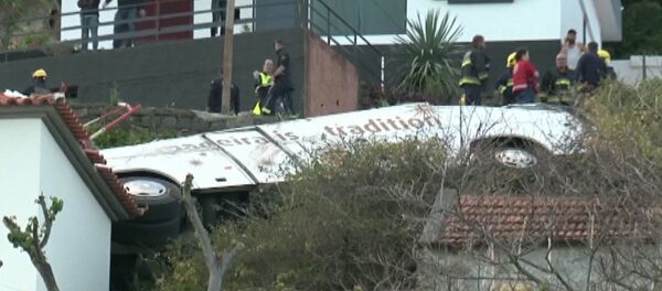 Кадры с места смертельного ДТП с туристическим автобусом на Мадейре - Sputnik Латвия