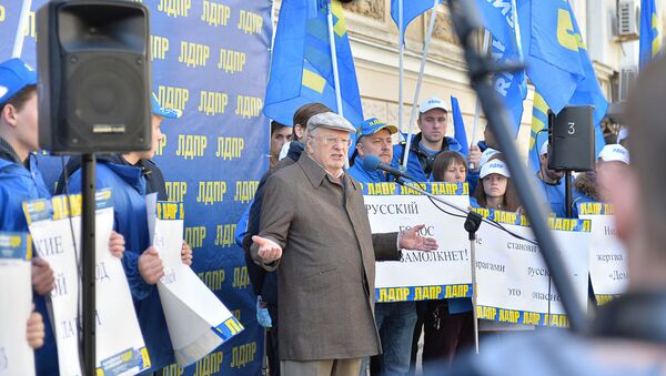 Владимир Жириновский выступает на митинге ЛДПР у посольства Латвии в Москве - Sputnik Латвия