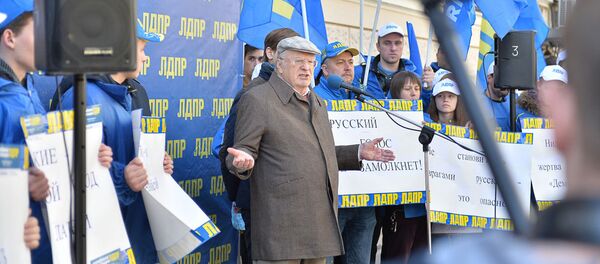 Владимир Жириновский выступает на митинге ЛДПР у посольства Латвии в Москве - Sputnik Латвия