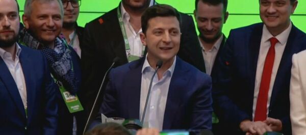 Мы сделали это вместе!: Зеленский одержал победу на выборах - Sputnik Латвия