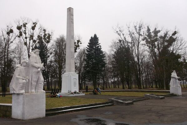 Мемориал солдатам Советской армии в Бранево, Польша - Sputnik Латвия