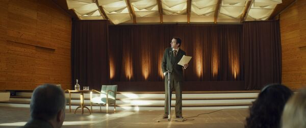 Шути, пока можно: в Латвии начался показ фильма Михаила Идова Юморист Шути, пока можно: в Латвии начался показ фильма Михаила Идова Юморист - Sputnik Латвия