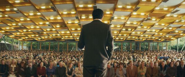 Шути, пока можно: в Латвии начался показ фильма Михаила Идова Юморист Шути, пока можно: в Латвии начался показ фильма Михаила Идова Юморист - Sputnik Латвия