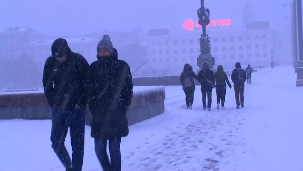 Под конец апреля в Екатеринбурге выпал снег - Sputnik Latvija