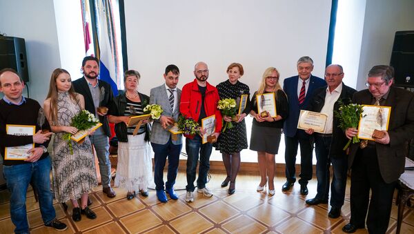 Победители конкурса посольства России в Латвии среди журналистов Янтарное перо - 2018 - Sputnik Латвия