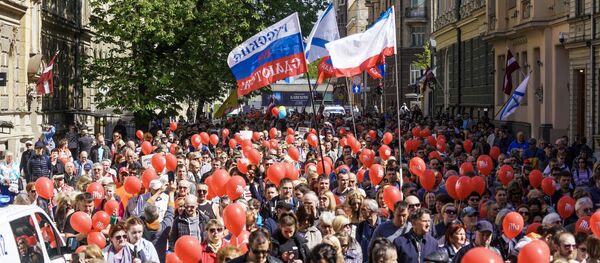 Акция Русского союза Латвии в защиту русских школ в Риге 1 мая 2019 года Акция Русского союза Латвии в защиту русских школ в Риге 1 мая 2019 года - Sputnik Latvija