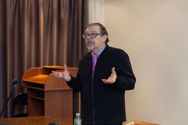 Быть или не быть? и С кем быть?: шекспировская драма русского театра - Sputnik Латвия