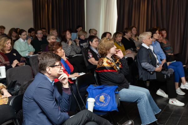 Быть или не быть? и С кем быть?: шекспировская драма русского театра - Sputnik Латвия