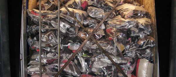 Витебская таможня пресекла попытку незаконного ввоза одежды и обуви из Латвии Витебская таможня пресекла попытку незаконного ввоза одежды и обуви из Латвии - Sputnik Латвия