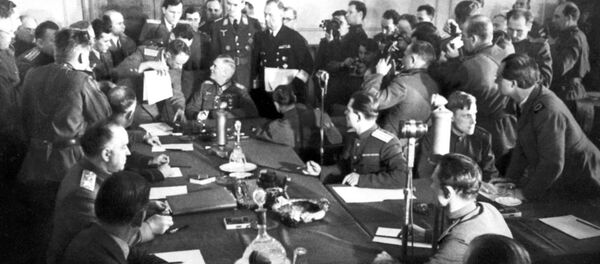 Подписание Акта о капитуляции - историческое видео - Sputnik Латвия