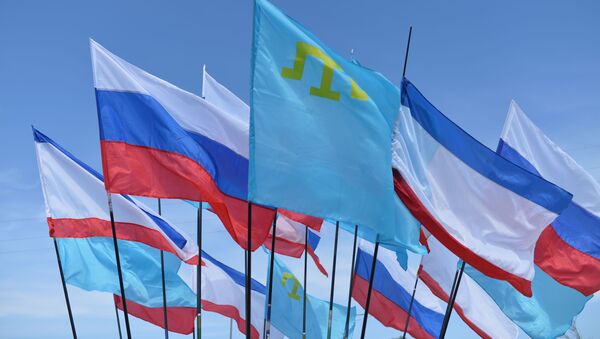 Флаги Российской Федерации, Республики Крым и крымских татар - Sputnik Латвия