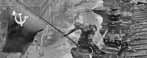 Великая Отечественная война 1941-1945 г.г. Знамя Победы над Берлином Великая Отечественная война 1941-1945 г.г. Знамя Победы над Берлином - Sputnik Latvija